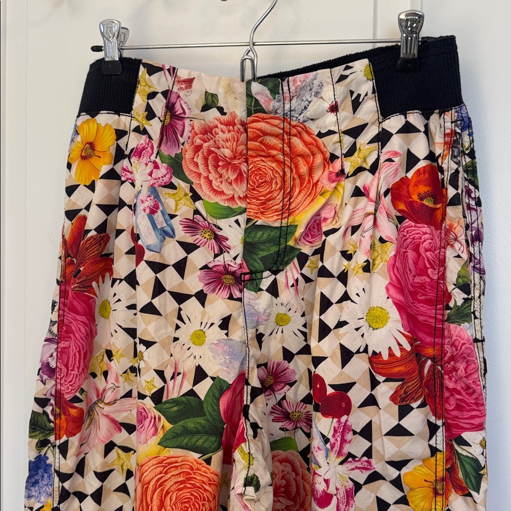 FREE PEOPLE MOVEMENT MESMERIZE ME FLORAL CARGO PANTS MEDIUM - Picture 5 of 13